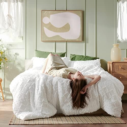 Bedsure Queen Comforter Set - White Boho Tufted Shabby Chic