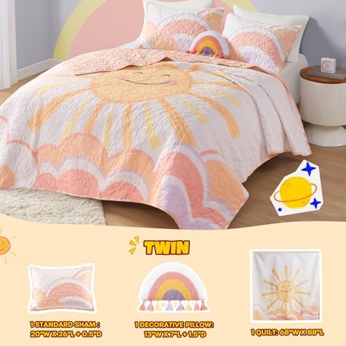 Urban Habitat Kids Twin Quilt Set with Reversible Coverlet and Throw Pillow