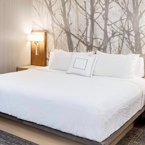 Courtyard by Marriott Textured Coverlet - White Queen