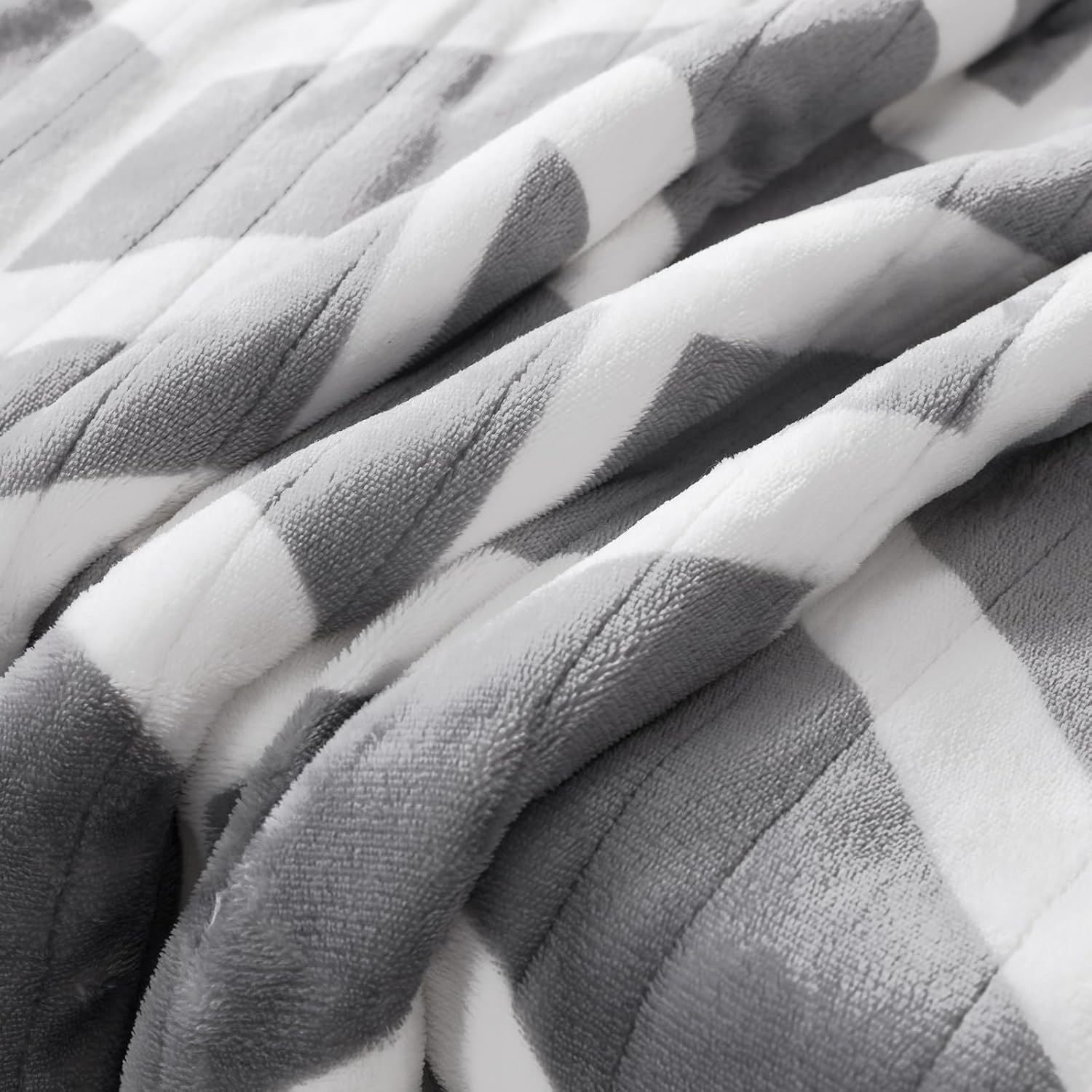 VENTIMI 50x60 Heated Throw with 5 Heat Levels