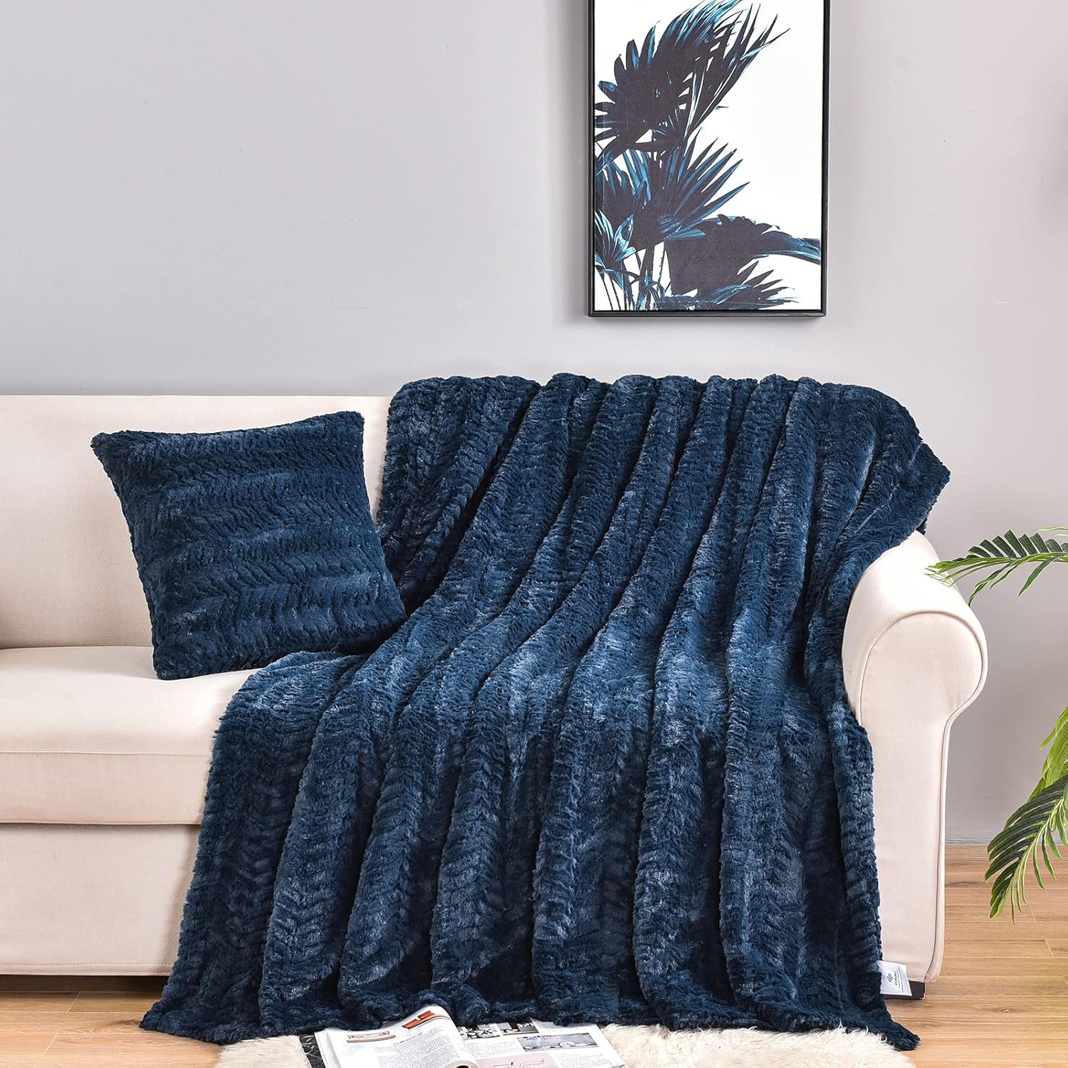 YUSOKI 2-Layer Faux Fur Throw Blanket - Navy Blue 50 x 63