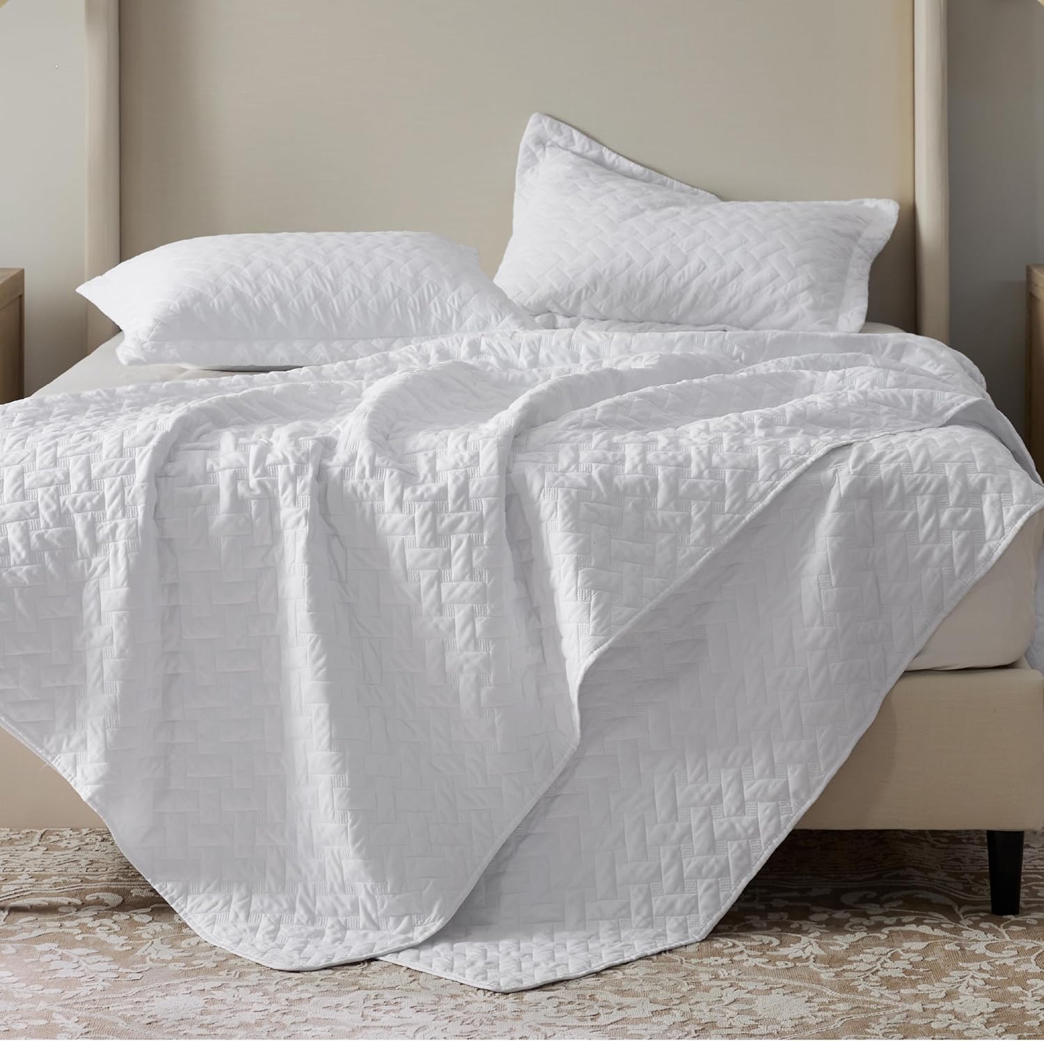 Bedsure King Size Quilt - Lightweight with Basket Weave Pattern