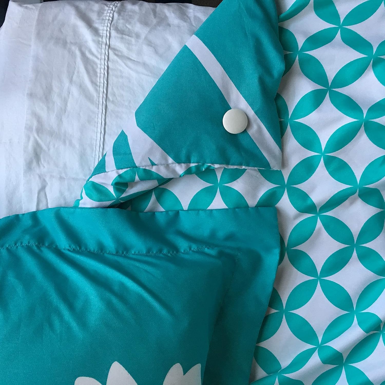 White Cloth Magnetic Duvet Clips with Key 16-Pack