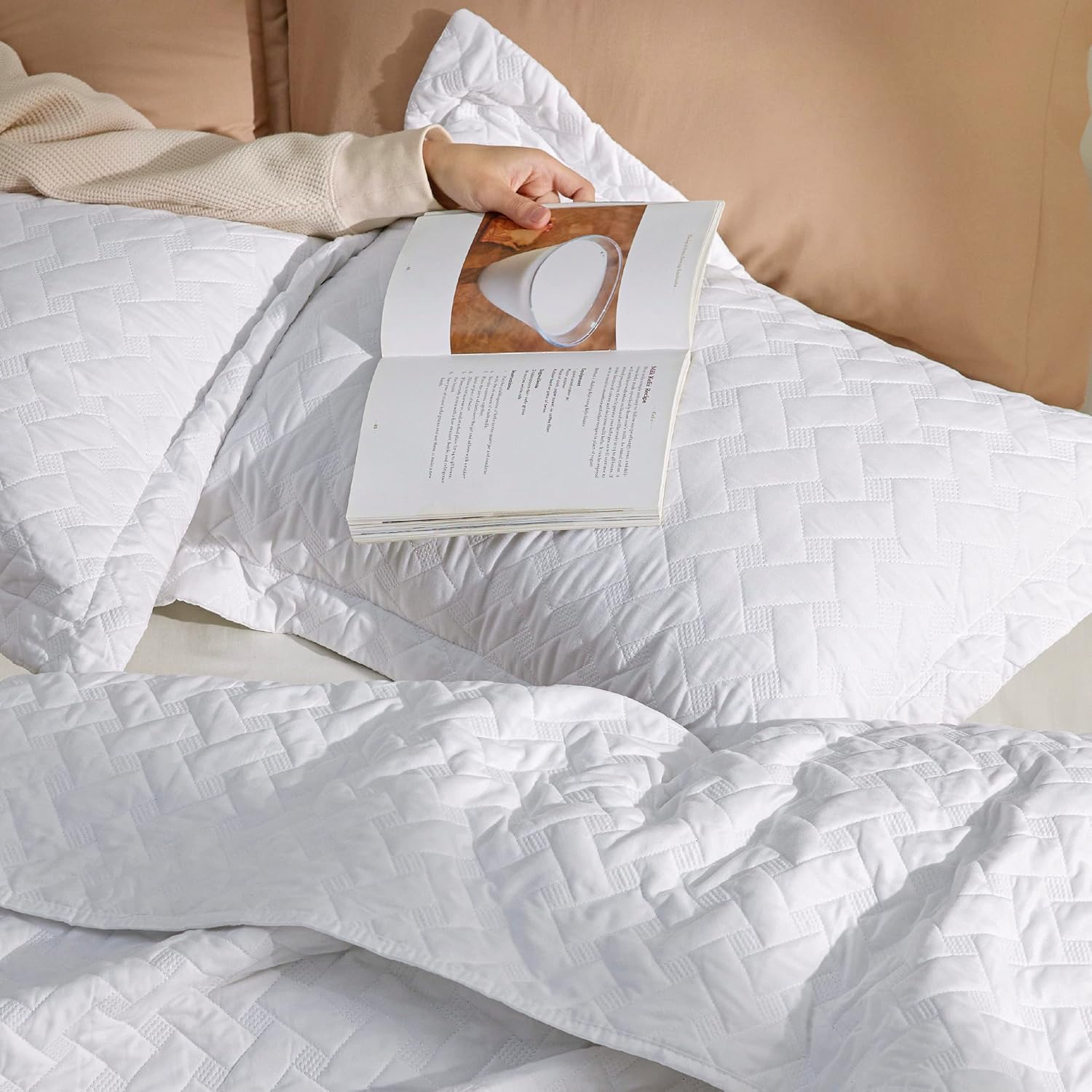 Bedsure King Size Quilt - Lightweight with Basket Weave Pattern