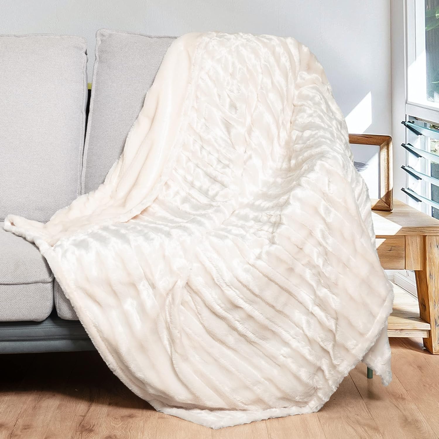 WOOMER Electric Heated Throw Blanket with 4 Heating Levels 1