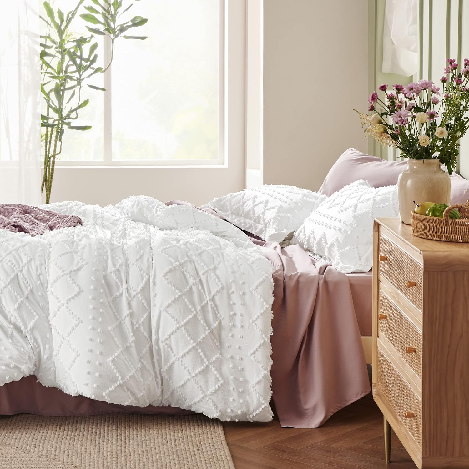 Bedsure Queen Comforter Set - White Boho Tufted Shabby Chic