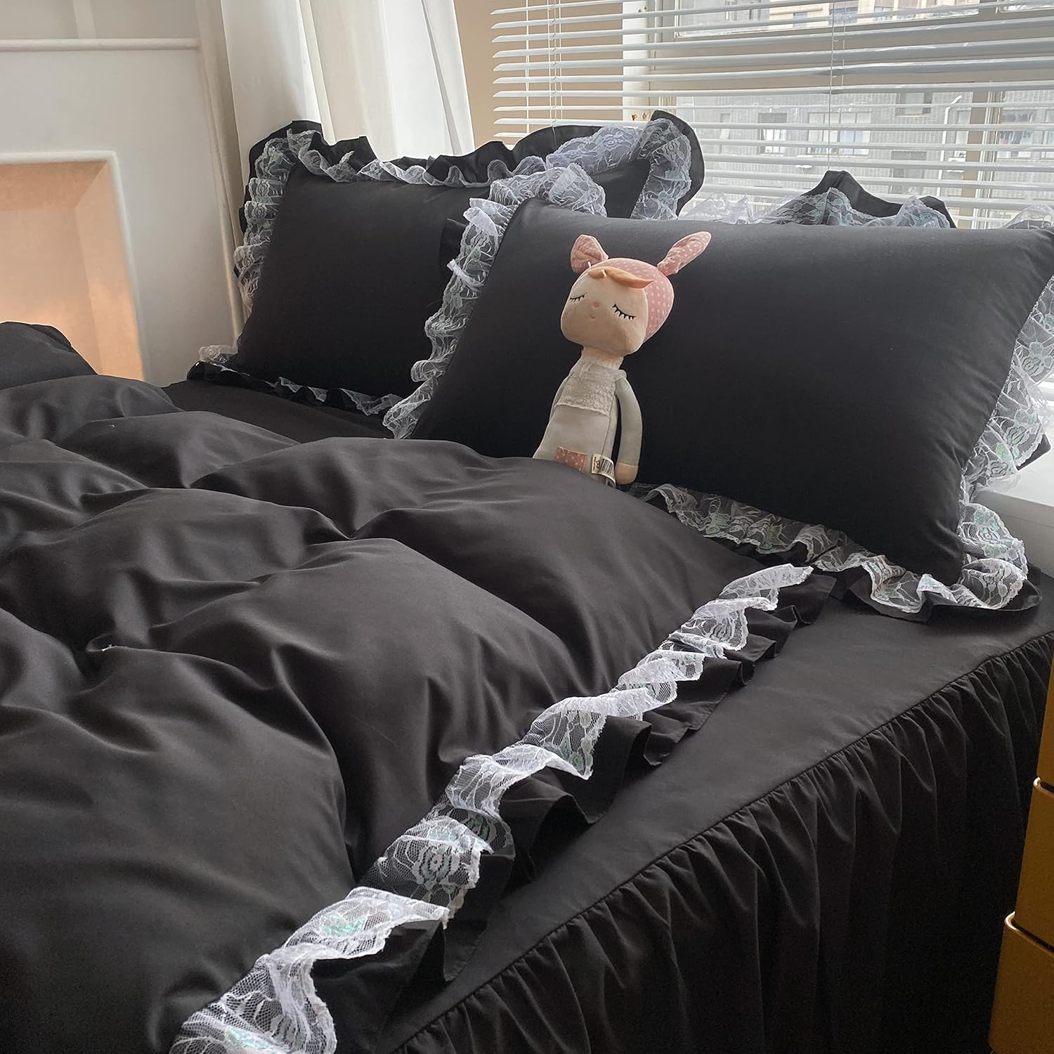 MOOWOO Chic Ruffle Lace Duvet Cover Set - Queen Size Black Bedding