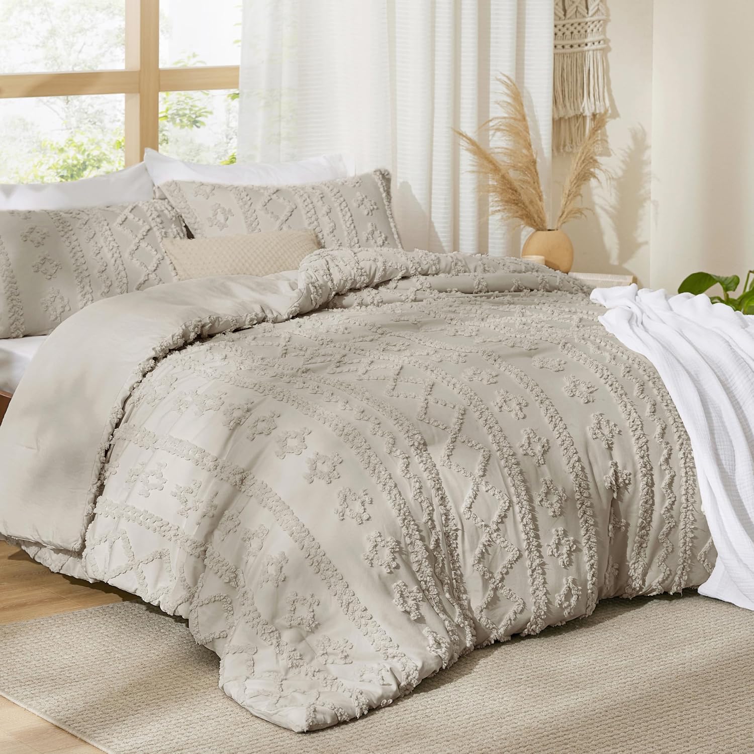 Bedsure Tufted Boho Queen Comforter Set
