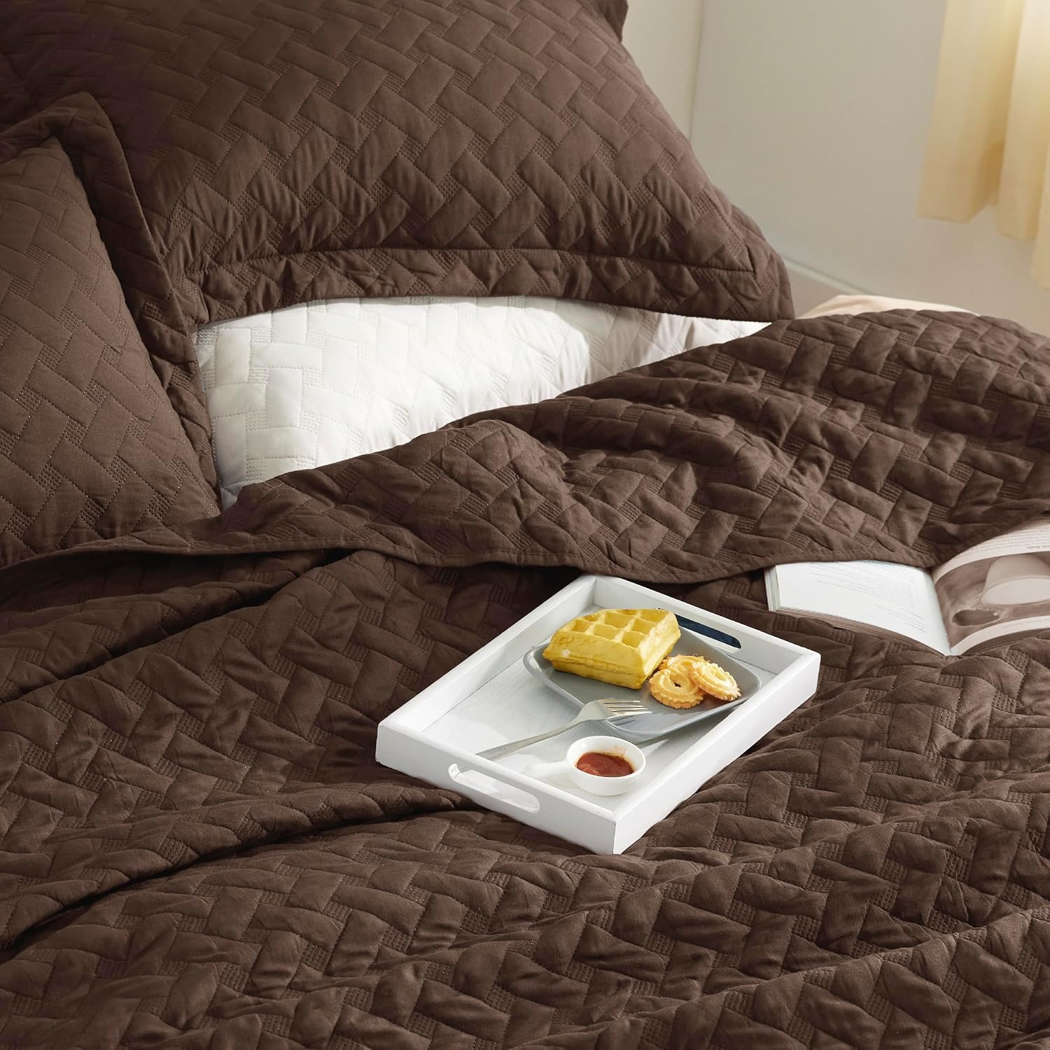 Bedsure Queen Quilt - Lightweight Bedspread with Basket Weave Pattern Soft and Durable